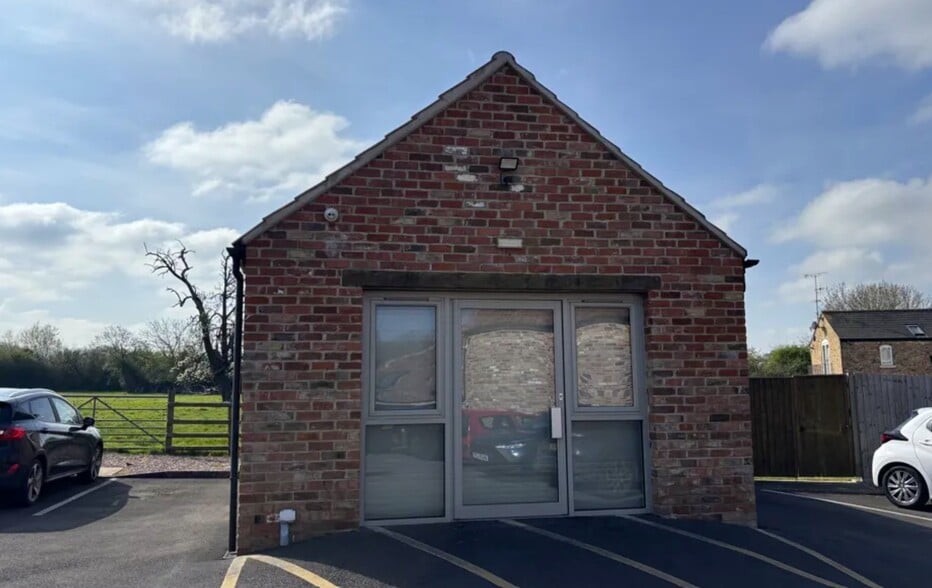 Grove Ln, Stonehouse for lease - Building Photo - Image 3 of 9