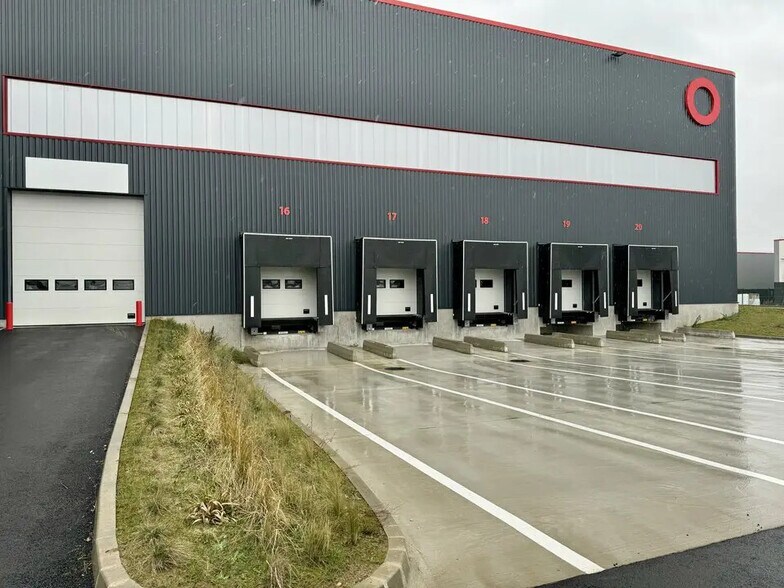 Industriel dans ROISSY-EN-FRANCE à louer - Photo du bâtiment - Image 2 de 12