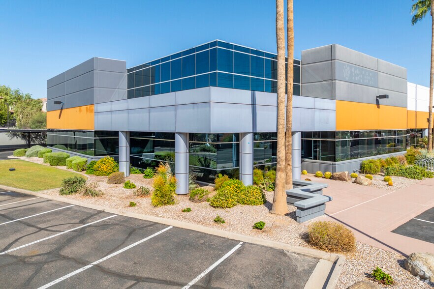 7810 S Hardy Dr, Tempe, AZ à louer - Photo du bâtiment - Image 2 de 4