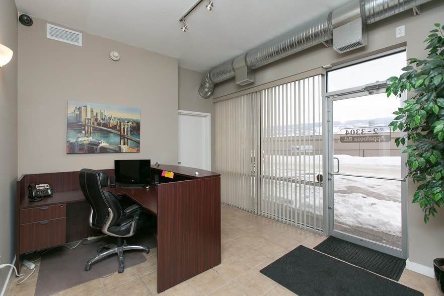 3304 Appaloosa Rd, Kelowna, BC for sale - Interior Photo - Image 3 of 12