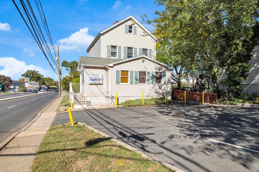 553 Chilton St, Elizabeth, NJ à louer - Photo du bâtiment - Image 3 de 8