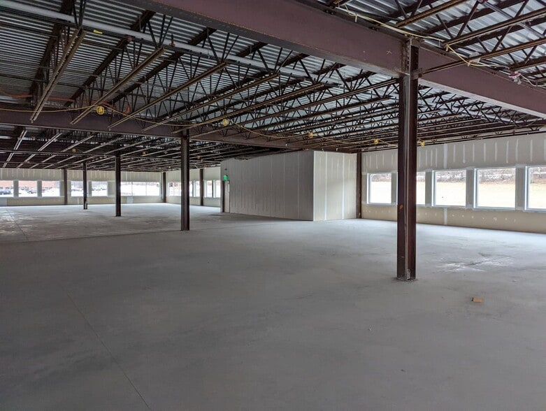 33 Tech Valley Dr, East Greenbush, NY for lease - Interior Photo - Image 1 of 10