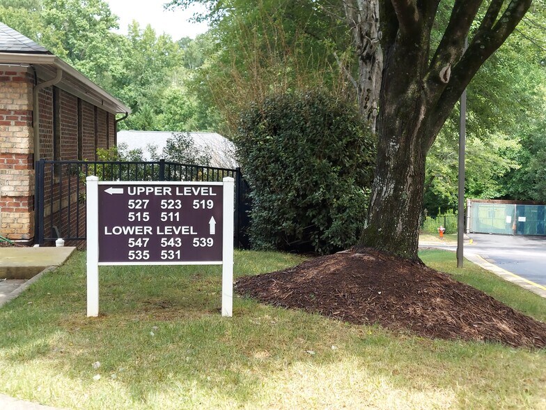 511 Keisler Dr, Cary, NC à louer - Photo du bâtiment - Image 3 de 21