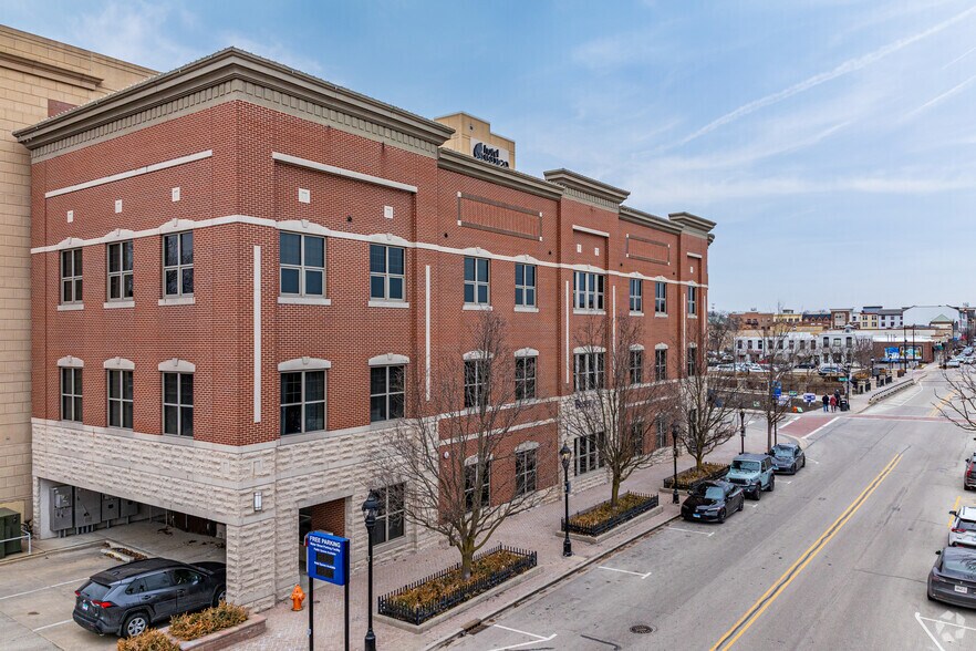 401 S Main St, Naperville, IL à louer - Photo du bâtiment - Image 2 de 5