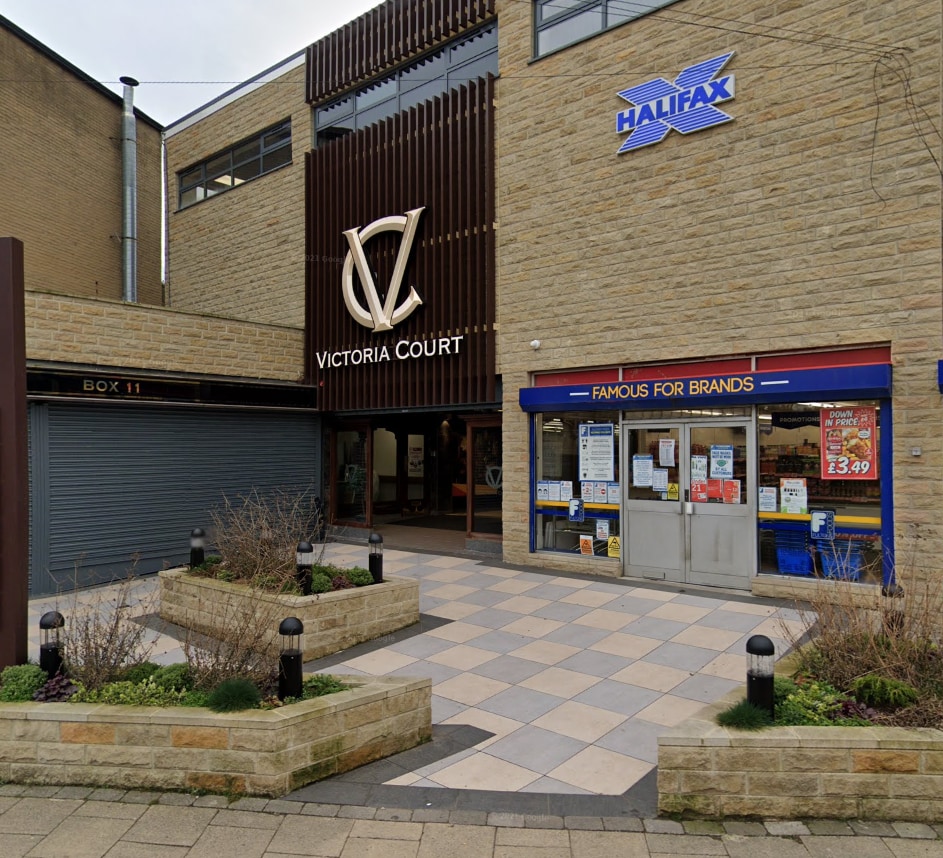 Central Arcade, Cleckheaton for lease Primary Photo- Image 1 of 29
