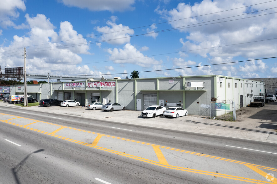 3825-3945 NW 32nd Ave, Miami, FL à louer - Photo du b timent - Image 2 de 13