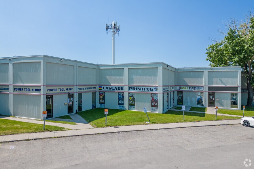 2219 35th Ave NE, Calgary, AB à vendre - Photo du bâtiment - Image 3 de 7