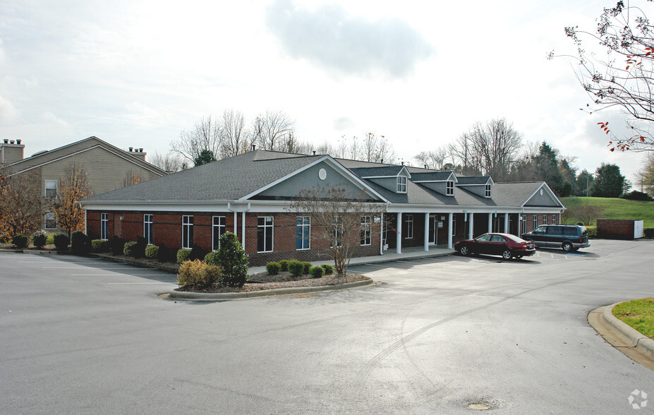 10035 Park Cedar Dr, Charlotte, NC à vendre - Photo du bâtiment - Image 1 de 1