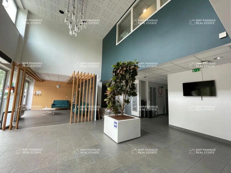 Office in Saint-Herblain for lease - Lobby - Image 2 of 15