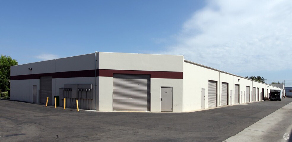 2201 E Winston Rd, Anaheim, CA à louer - Photo du bâtiment - Image 2 de 10