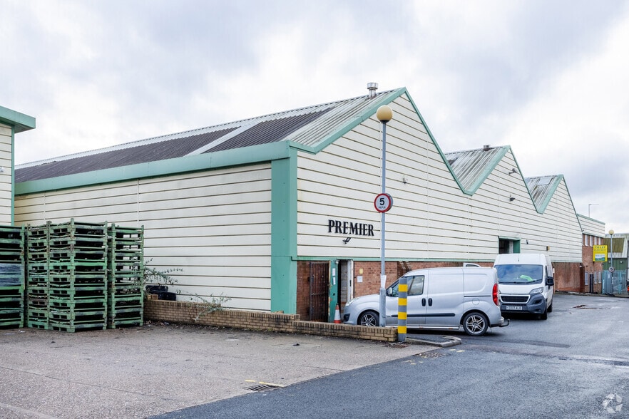 Park Ln, Wolverhampton for lease - Building Photo - Image 2 of 11