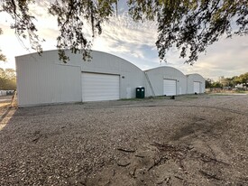 Palm River Manufacturing Building for Sale - Entrepôt