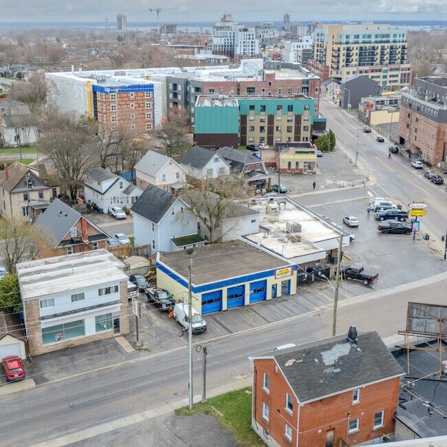 Plus de détails pour 471 Macdonnell St, Kingston, ON - Commerce de détail à vendre
