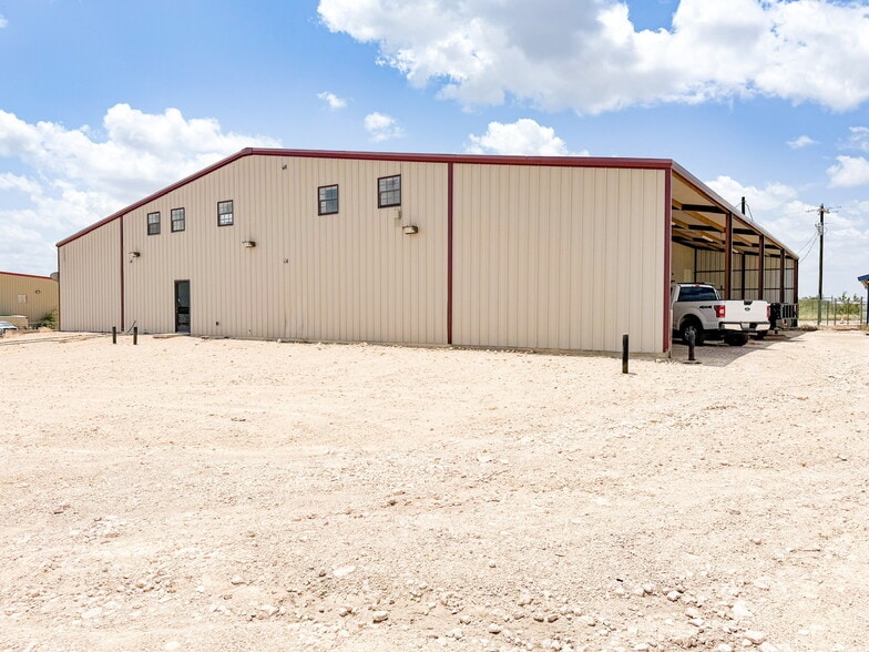 470 Josh Mitchell Ave, Big Lake, TX for sale - Building Photo - Image 2 of 20