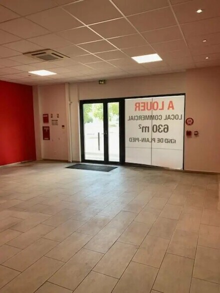 Commerce de détail dans Sorgues à louer - Photo du bâtiment - Image 3 de 3