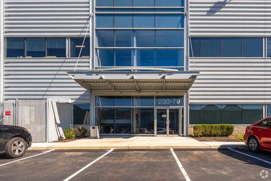 230-19 International Airport Ctr Blvd, Springfield Gardens, NY à louer - Photo du bâtiment - Image 2 de 4