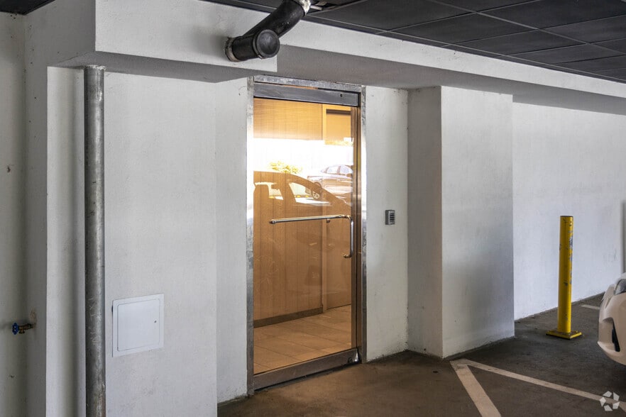 1165 Northern Blvd, Manhasset, NY for lease - Interior Photo - Image 2 of 8