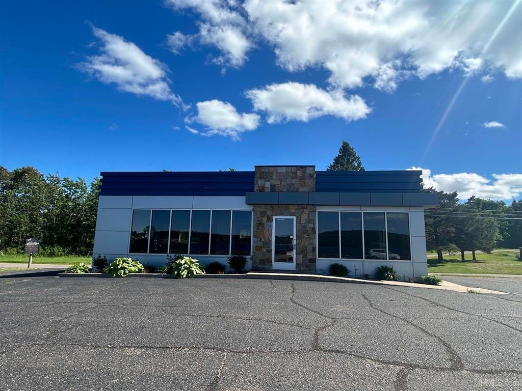 109 W US 41 Hwy, Negaunee, MI for sale Interior Photo- Image 1 of 8