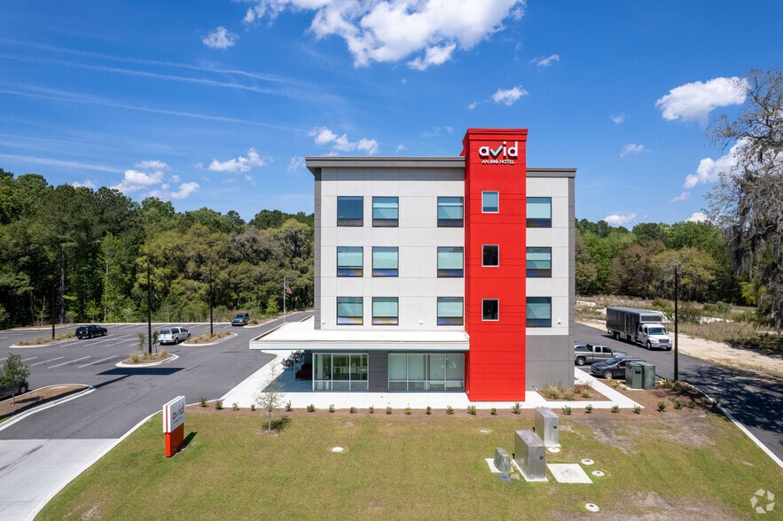 9 Gateway Blvd W, Savannah, GA à vendre - Photo du bâtiment - Image 3 de 7