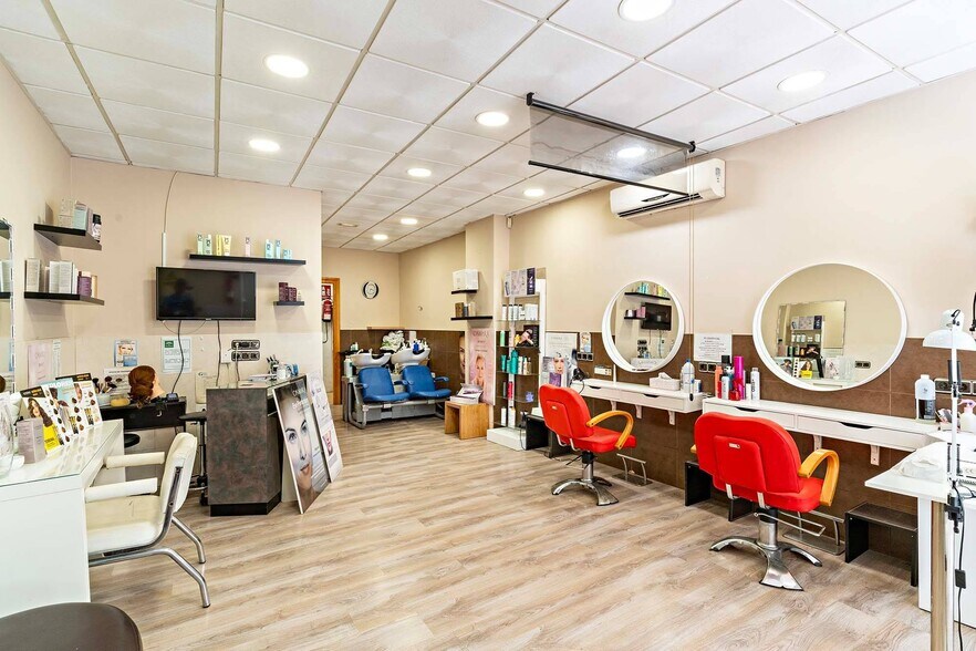 Retail in Almería for sale - Interior Photo - Image 1 of 25