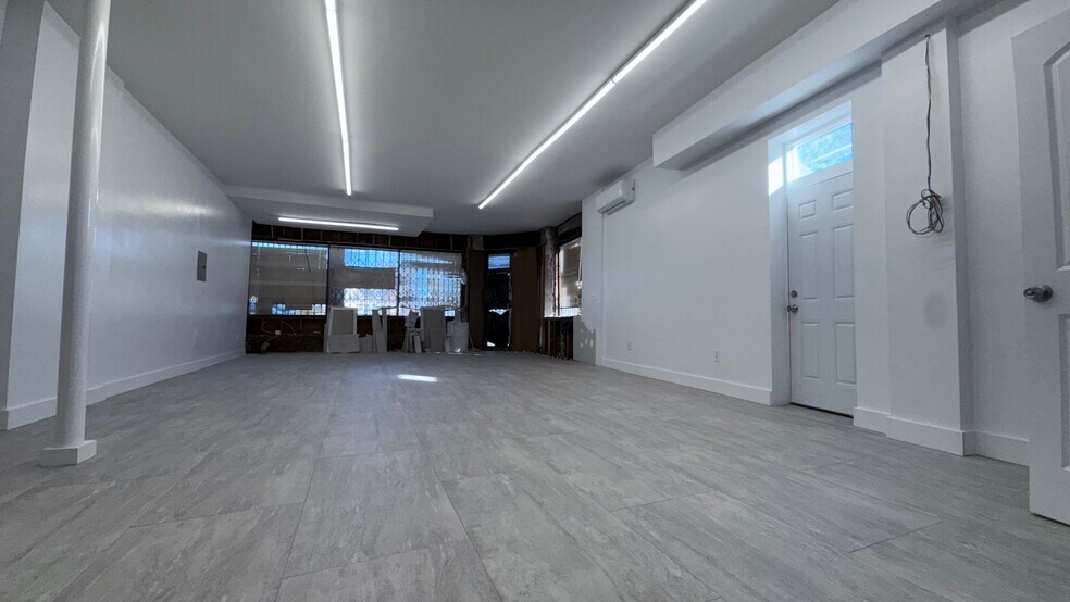 11464 Merrick Blvd, Jamaica, NY à louer - Photo du bâtiment - Image 2 de 9