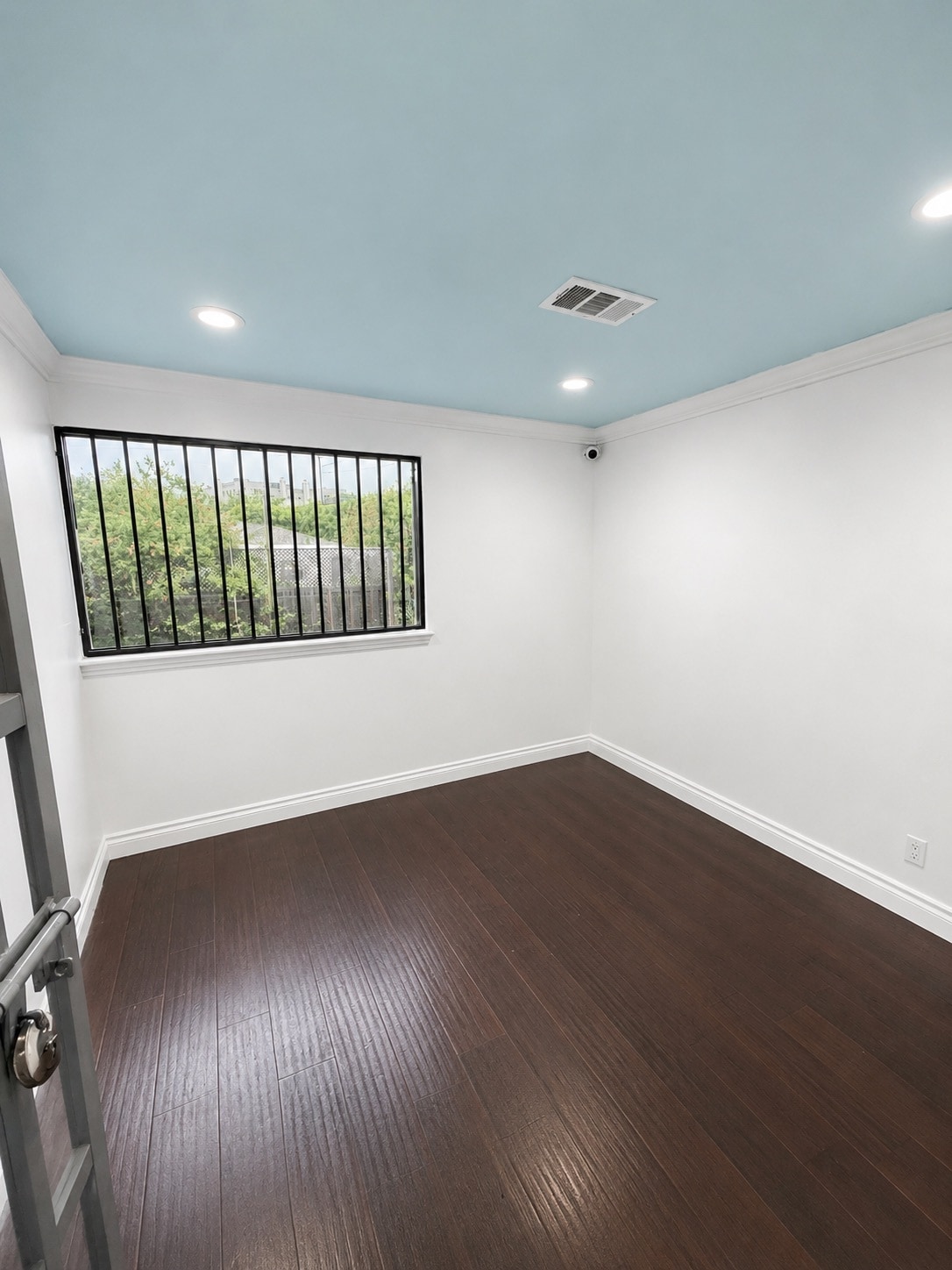 10835-10841 Santa Monica Blvd, Los Angeles, CA for lease Interior Photo- Image 1 of 3