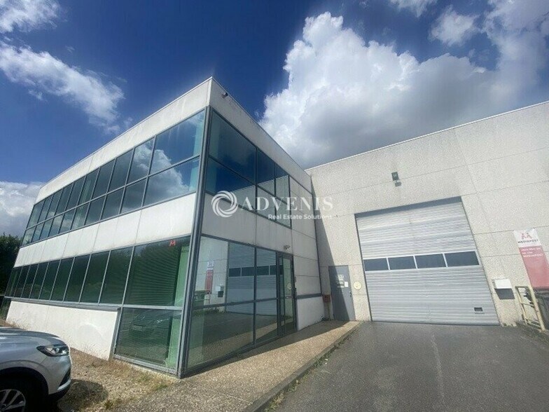 Flex in Chilly Mazarin for lease - Building Photo - Image 3 of 4