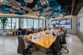 100 N Crescent Dr, Beverly Hills, CA for lease Interior Photo- Image 2 of 3