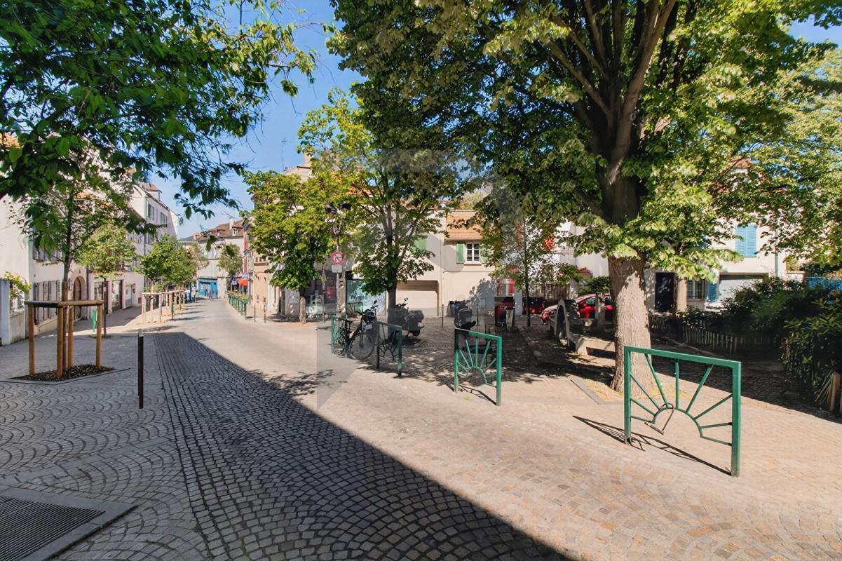 Flex in Rueil-Malmaison for sale Building Photo- Image 1 of 5