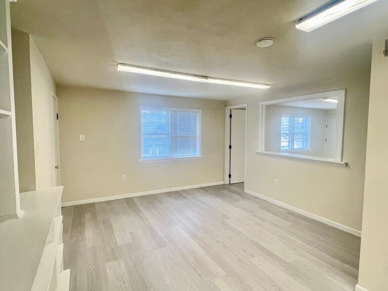 706 Willow St, Southampton, PA for lease - Building Photo - Image 3 of 14
