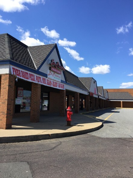 912-980 Bragg Rd, Fredericksburg, VA à louer - Photo du bâtiment - Image 3 de 3