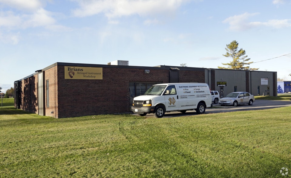 2684 Fenton Rd, Ottawa, ON for sale - Primary Photo - Image 1 of 1