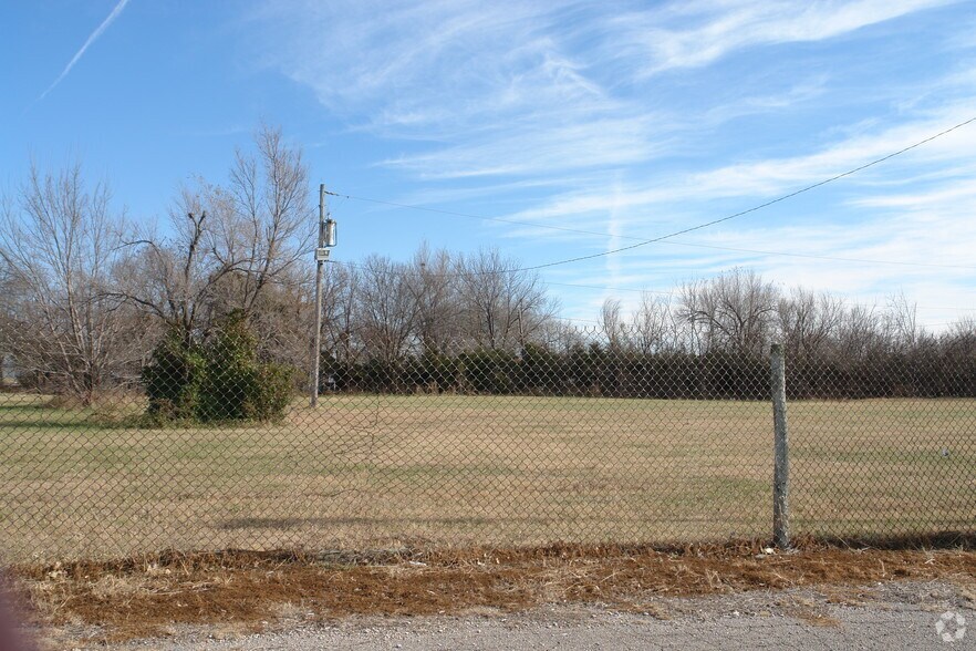 300-340 S Greenwich Road, Wichita, KS for sale - Other - Image 1 of 2