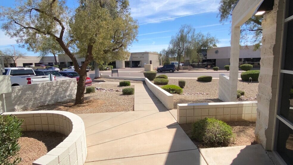 8260 E Gelding Dr, Scottsdale, AZ for lease - Building Photo - Image 2 of 3