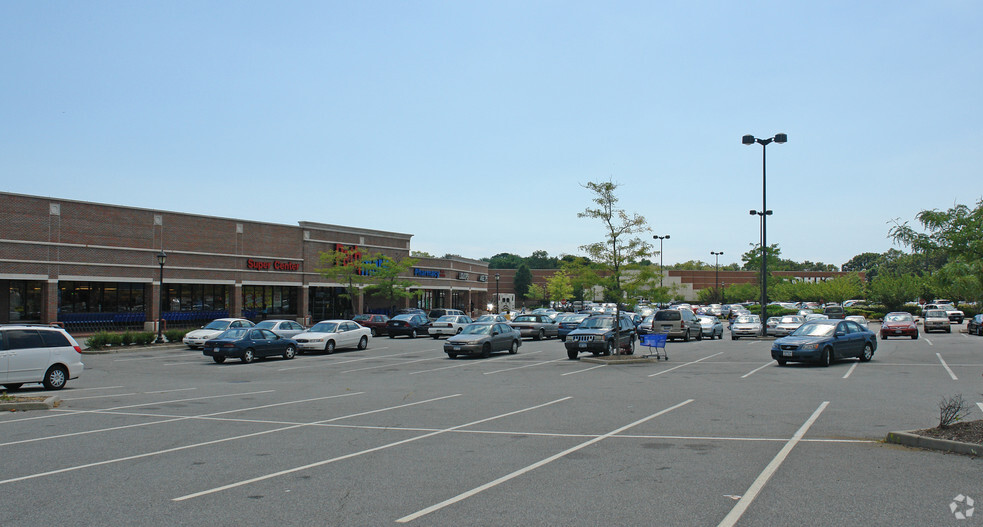 2020-2060 Sunrise Hwy, Bay Shore, NY for lease - Primary Photo - Image 1 of 5