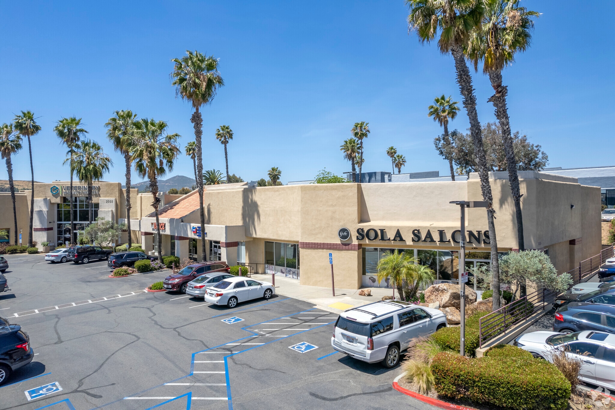 2055-2085 Montiel Rd, San Marcos, CA à louer Photo principale- Image 1 de 8