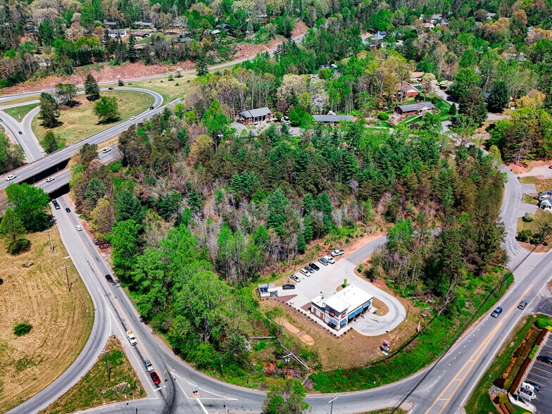 99999 Blueberry Hill Rd, Asheville, NC à vendre - Photo du bâtiment - Image 3 de 6
