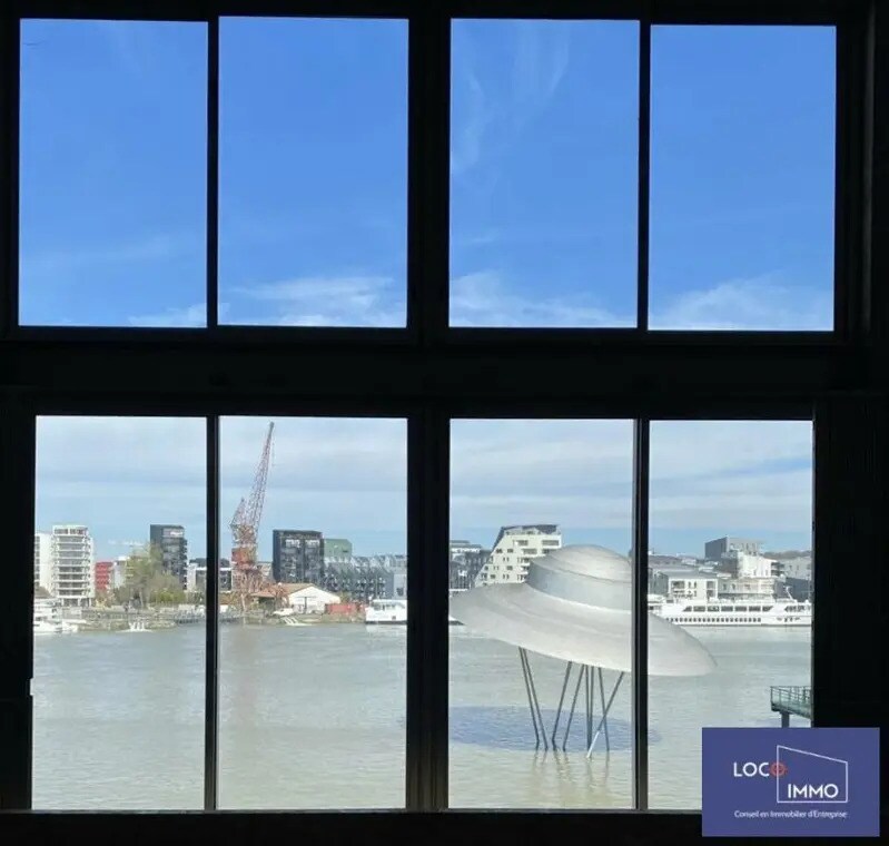 Office in Bordeaux for lease Interior Photo- Image 1 of 8