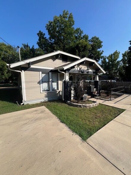 202 N Grand Ave, Waxahachie, TX for sale - Building Photo - Image 2 of 7