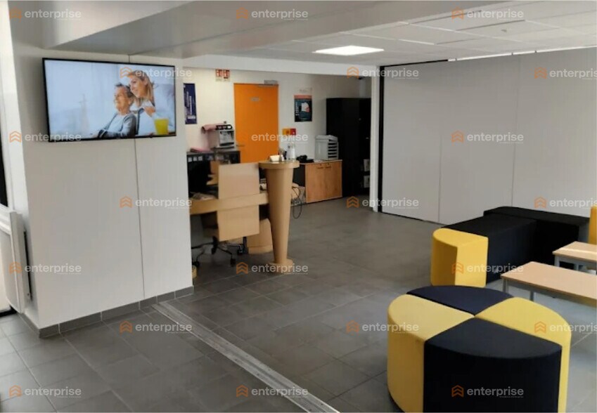 Office in Lille for lease - Interior Photo - Image 2 of 4