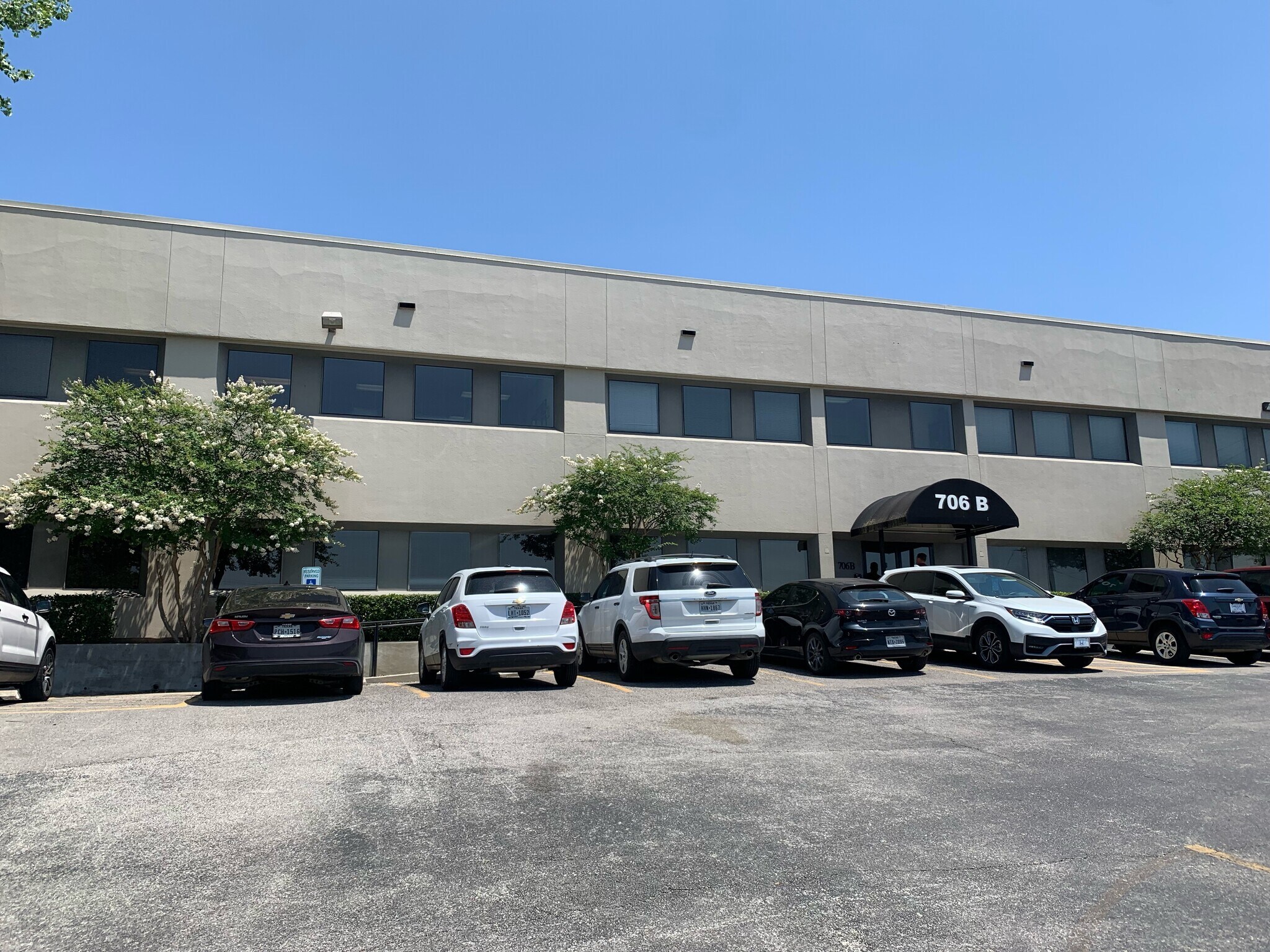 706 W Ben White Blvd, Austin, TX à louer Photo du bâtiment- Image 1 de 5