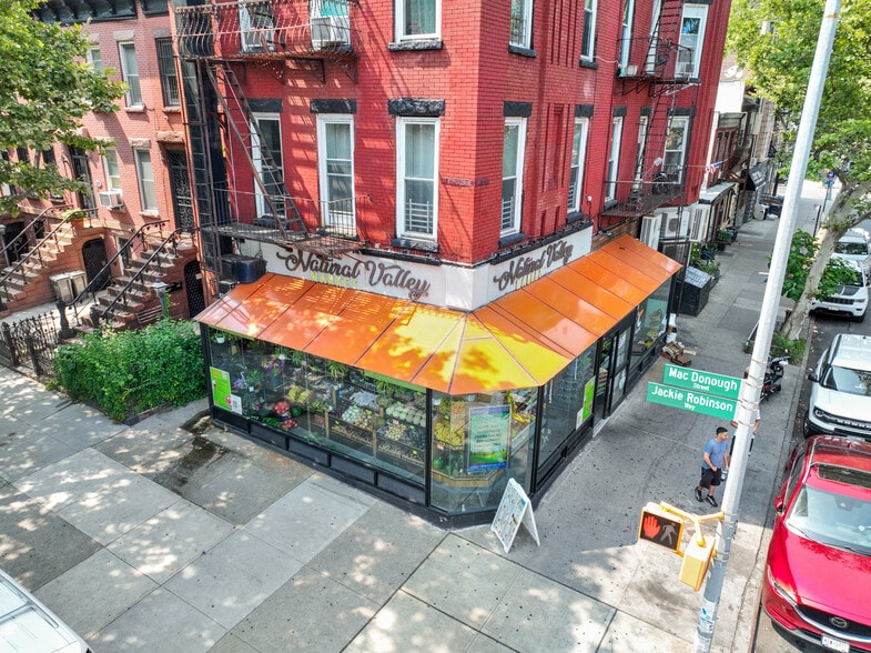182 Ralph Ave, Brooklyn, NY à vendre - Photo du bâtiment - Image 2 de 4
