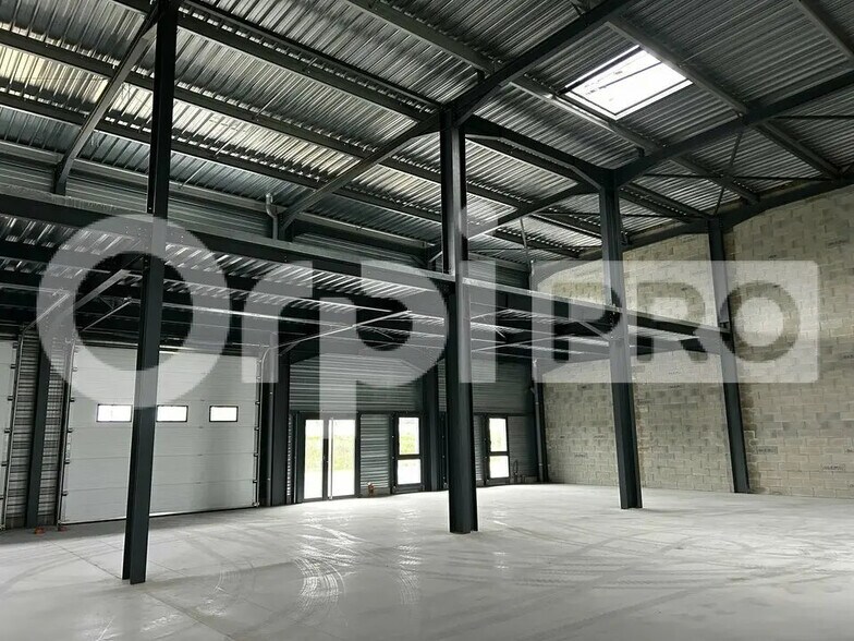 Flex dans Bourgoin-Jallieu à louer - Photo du bâtiment - Image 2 de 7