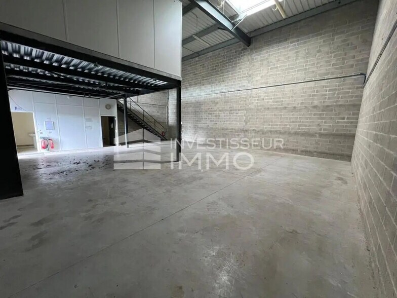 Flex in Meaux for sale - Building Photo - Image 1 of 5