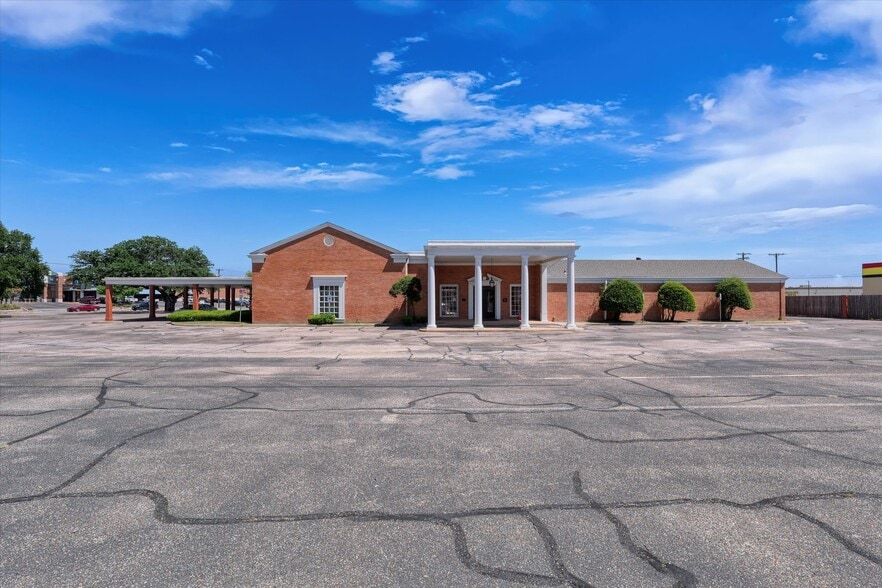 4400 W Waco Dr, Waco, TX à vendre - Photo principale - Image 1 de 6