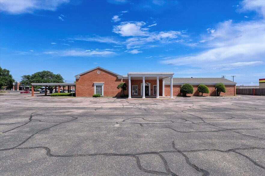 4400 W Waco Dr, Waco, TX for sale - Primary Photo - Image 1 of 6
