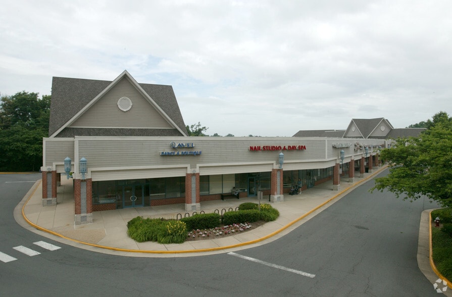 1400-1498 Northpoint Village Ctr, Reston, VA for lease - Building Photo - Image 1 of 2