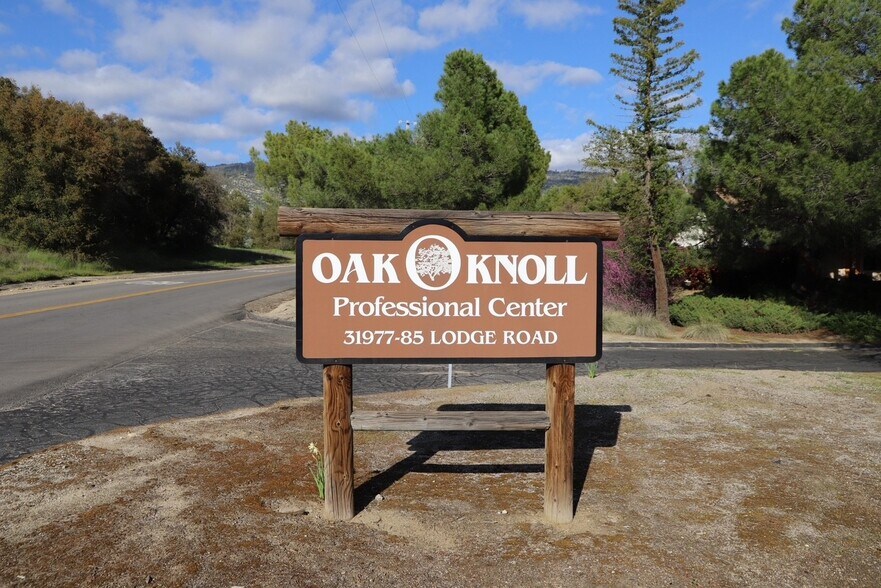 31975-31985 Lodge Rd, Auberry, CA à louer - Photo du bâtiment - Image 2 de 25