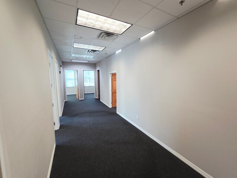 1277 N Semoran Blvd, Orlando, FL à louer - Photo du bâtiment - Image 3 de 13