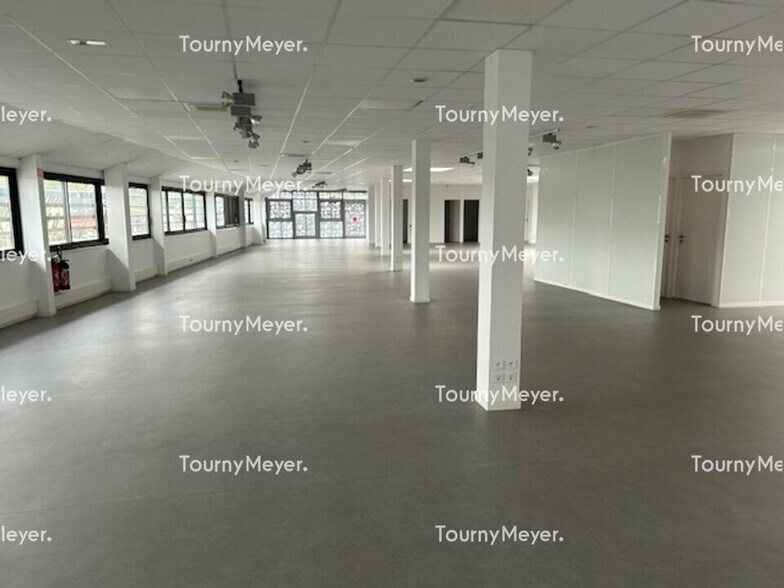 Office in Mérignac for lease - Interior Photo - Image 1 of 4